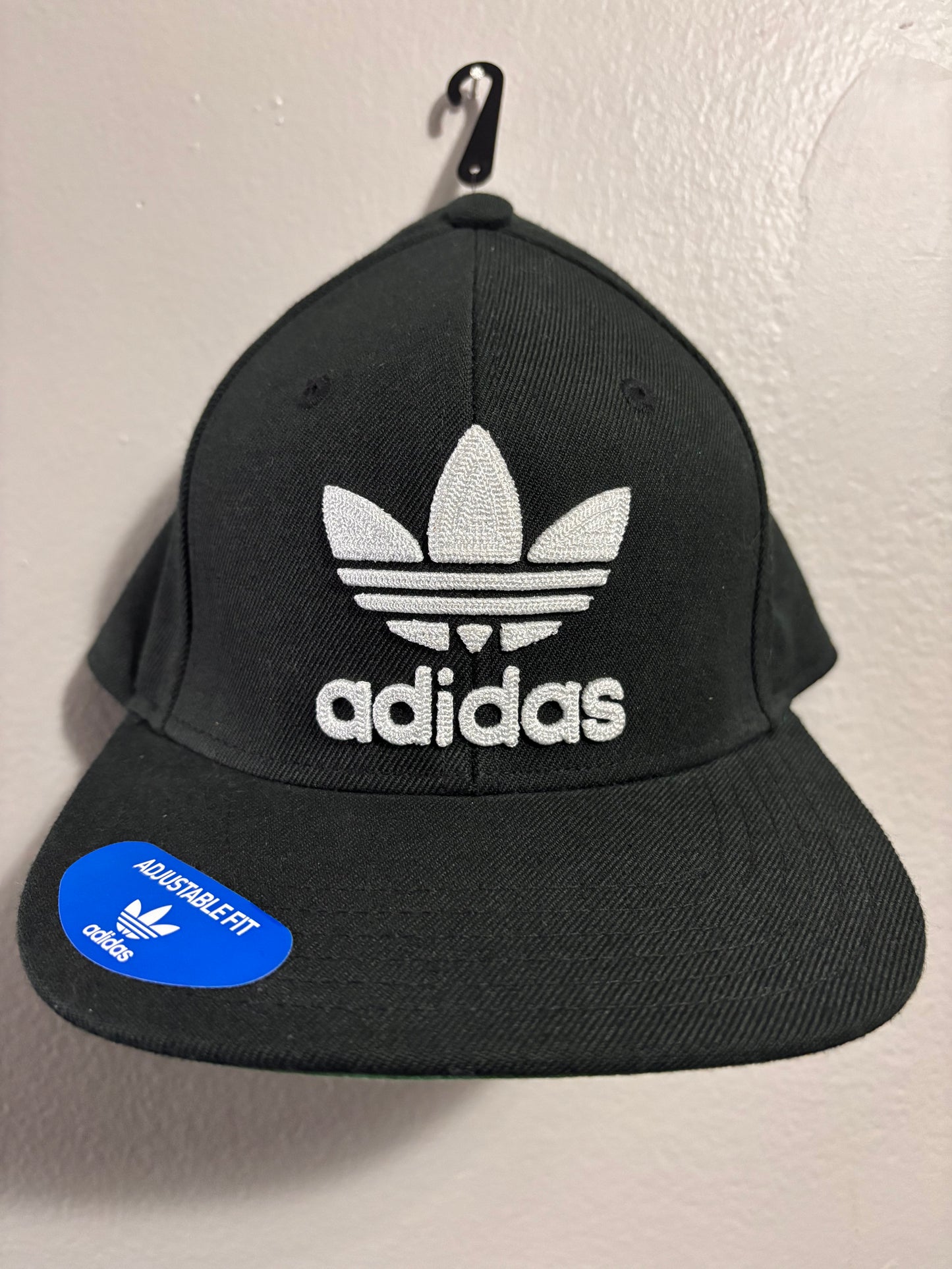 ADIDAS BLK SNAPBACK HAT NWOT