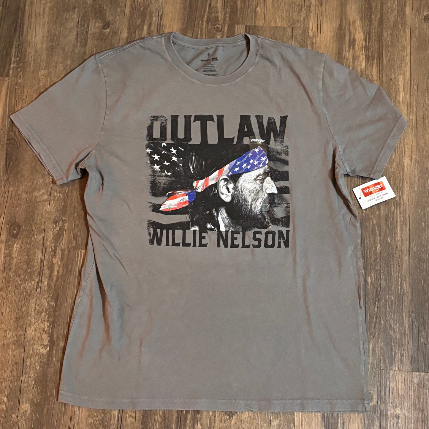 BRAND NEW WRANGLER WILLIE NELSON "OUTLAW" TEE SZ LARGE